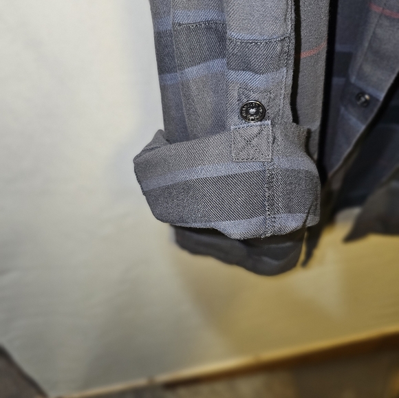 Men's Gray Plaid Casual Button Down Shirt - Picture 5 of 9